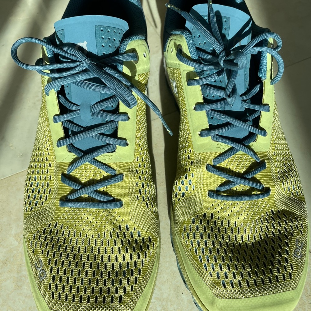 On-running men’s sneakers